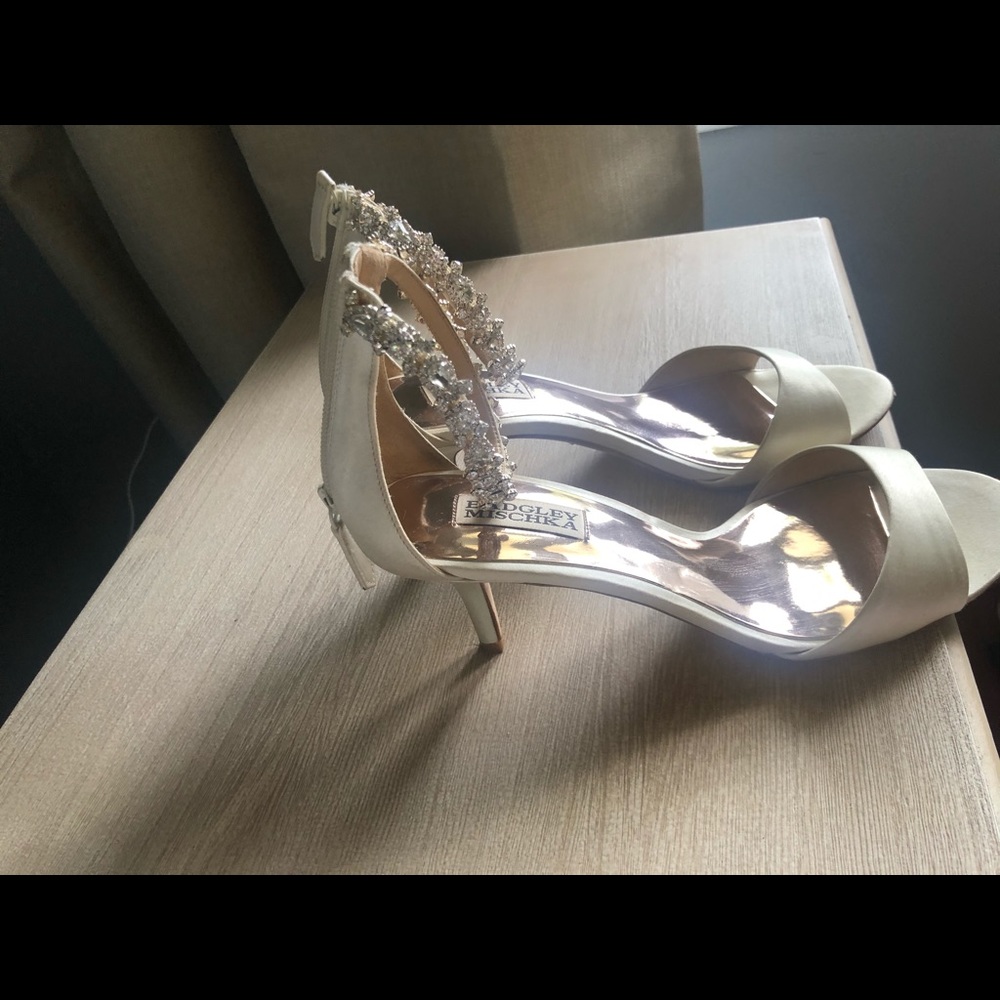 Womens BADGLEY MISCHKA Geranium Gold Satin